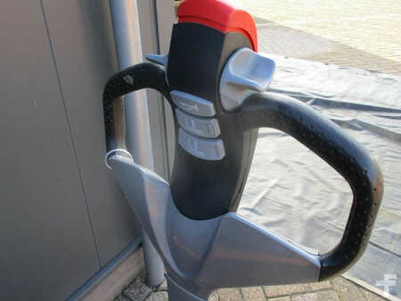 Transpalettes éléctriques 2012  Still EXU 16 (8)