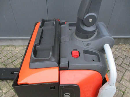 Niederhubwagen 2020  Toyota LPE200 (6)