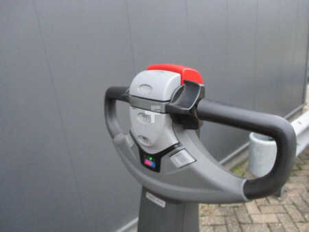 Niederhubwagen 2020  Toyota LPE200 (7)