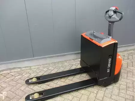 Porta-paletes elétrico 2022  Toyota LWE160 (2)