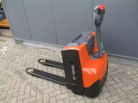Porta-paletes elétrico 2022  Toyota LWE160 (3)