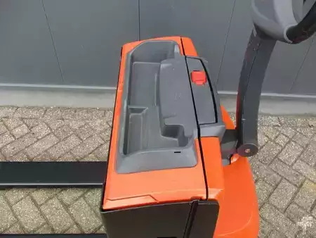 Porta-paletes elétrico 2022  Toyota LWE160 (5)