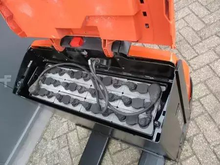 Porta-paletes elétrico 2022  Toyota LWE160 (7)
