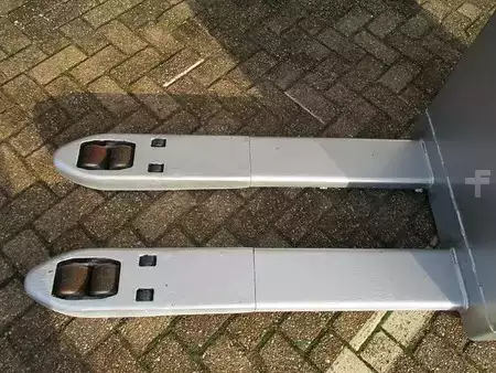 Lavtløftende truck 2012  Still EXU-SF20 (4)