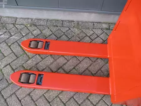 Transpallet elettrici 2020  Linde T16 (4)