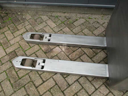 Elektrische palletwagens 2017  BT LPE200i (4)