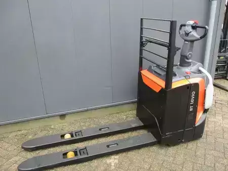 Elektromos emelőkocsik 2018  Toyota LPE200 (2)