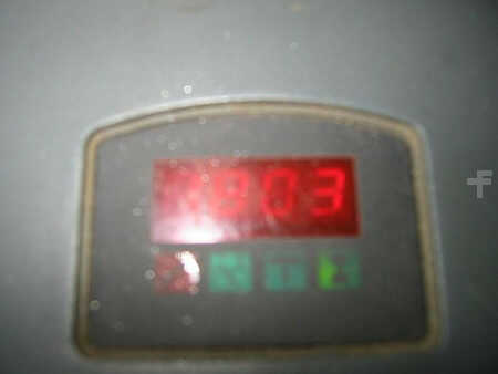 Elektromos emelőkocsik 2015  BT LPE200 (10)