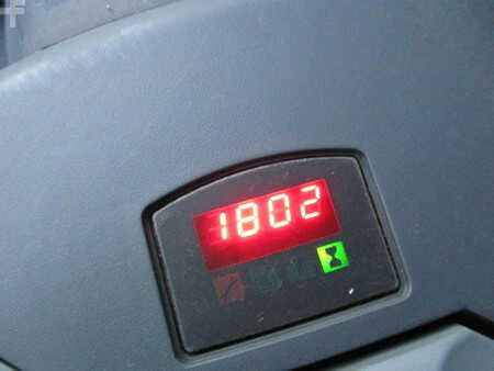 Elektromos emelőkocsik 2015  BT LPE200 (11)