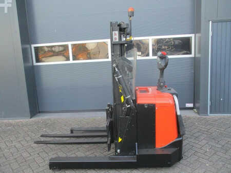 Pallet Stackers 2013 BT SPE120 XRD (1)