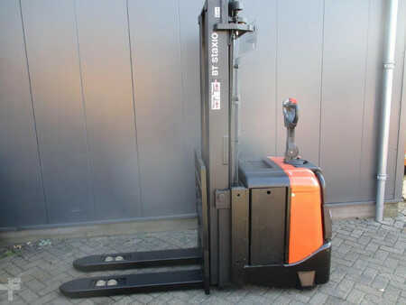 Stackers Stand-on 2011 BT SPE 160L (1)