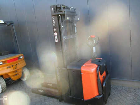 Stackers Stand-on 2011 BT SPE 160L (3)