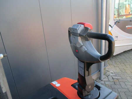 Stackers Stand-on 2011 BT SPE 160L (4)