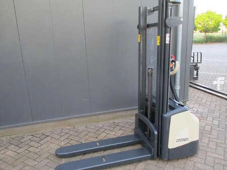 Stacker pedestre 2005  Crown WF 3000-1.0 TL (10)