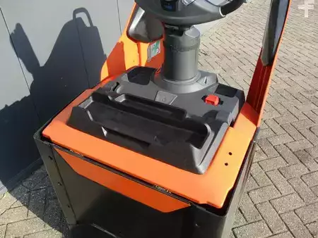 Nízkozdvižný vozík 2015  BT LPE250 (7)