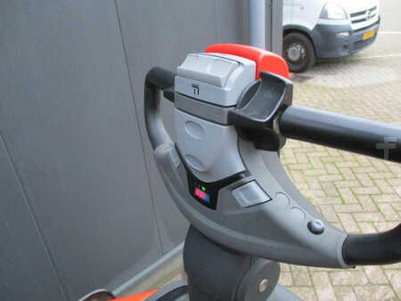 Ruční vysokozdvižný vozík 2017  Toyota SPE120 (5)