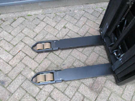 Ruční vysokozdvižný vozík 2017  Toyota SPE120 (8)