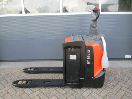 Electric Pallet Trucks 2015 BT LPE200 (1)