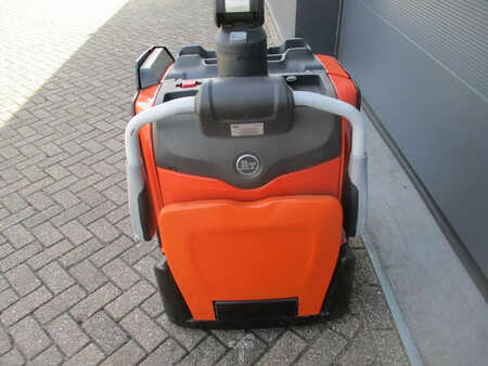 Electric Pallet Trucks 2015  BT LPE200 (4)