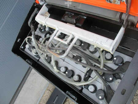 Electric Pallet Trucks 2015  BT LPE200 (8)