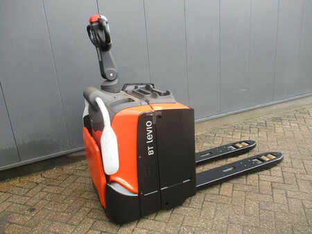 Electric Pallet Trucks 2017 BT LPE 200 (2)