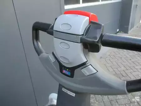 Transpallet elettrici 2019  Toyota LPE200 (6)