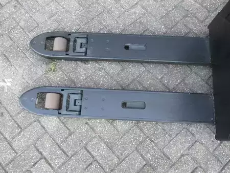 Transpallet elettrici 2019  Toyota LPE200 (9)