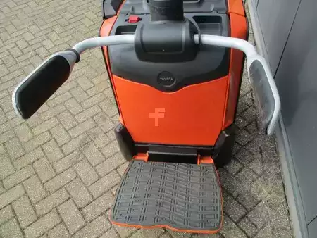Elektromos emelőkocsik 2017  Toyota LPE200 (2)