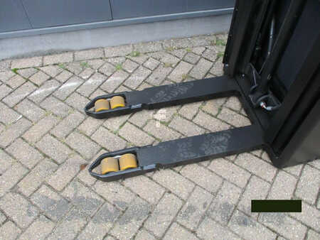 Ruční vysokozdvižný vozík 2019  Toyota SPE120 (3)