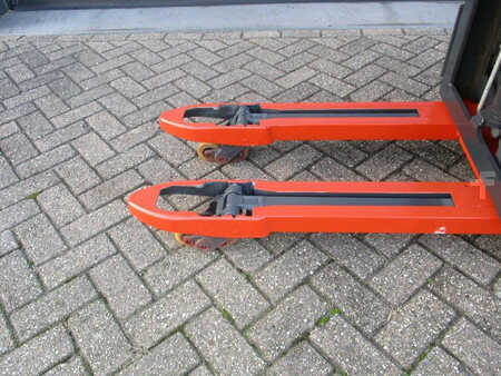 Wózek wysokiego podnoszenia 2020  Linde L14 (10)