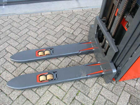 Wózek wysokiego podnoszenia 2020  Linde L14 (8)