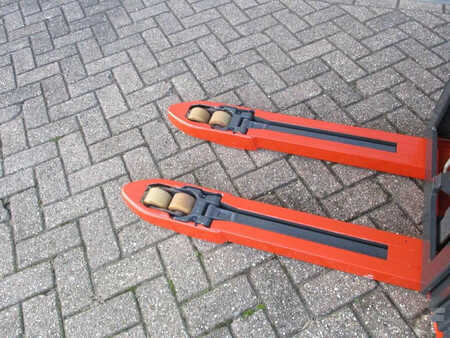 Wózek wysokiego podnoszenia 2020  Linde L14 (9)