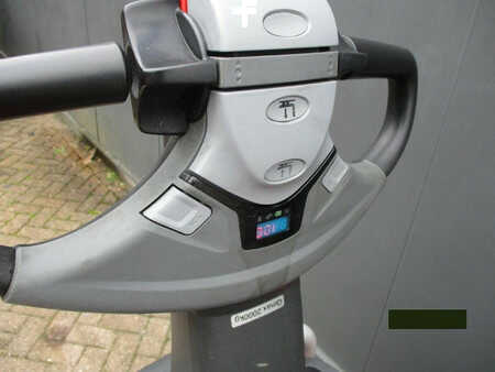 Transpallet elettrici 2021  Toyota LPE200 (9)