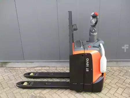 Porta-paletes elétrico 2019  Toyota LPE200 (1)