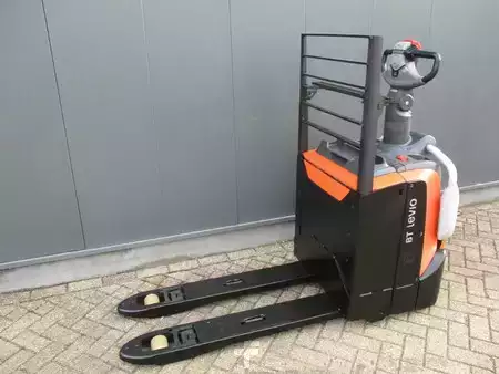 Porta-paletes elétrico 2019  Toyota LPE200 (2)