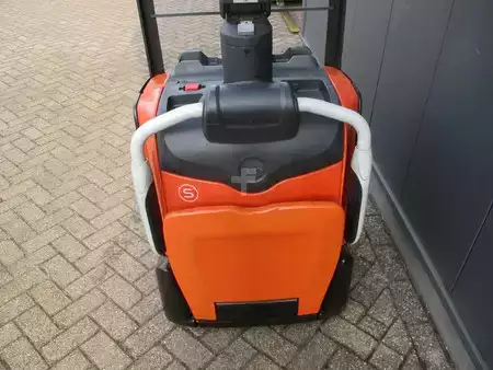 Porta-paletes elétrico 2019  Toyota LPE200 (5)