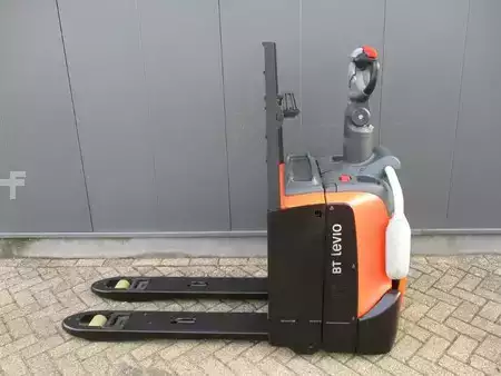 Electric Pallet Trucks 2019  Toyota LPE200 (1)