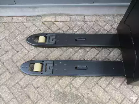 Electric Pallet Trucks 2019  Toyota LPE200 (10)