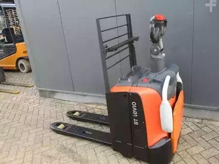 Electric Pallet Trucks 2019  Toyota LPE200 (4)