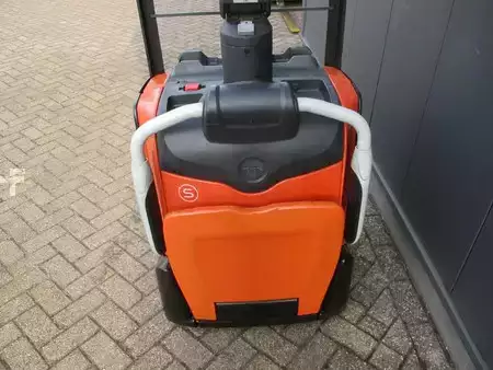 Electric Pallet Trucks 2019  Toyota LPE200 (5)