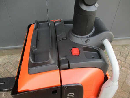 Transpallet elettrici 2017  Toyota LPE200 (8)