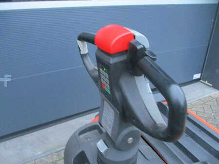 Porta-paletes elétrico 2017  Toyota LPE 250 (6)