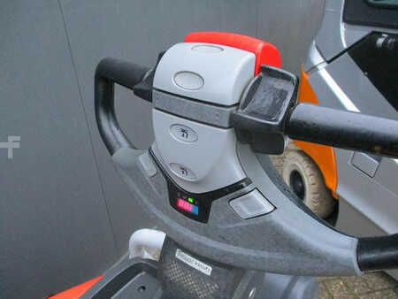 Transpaleta eléctrica 2016  BT LPE 200 (7)