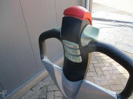 Transpalettes éléctriques 2012  Still EXU 16 (6)