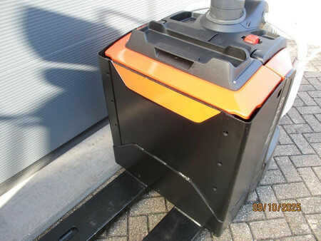Niederhubwagen 2016  BT LPE 200 (6)
