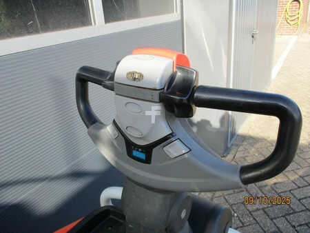 Niederhubwagen 2016  BT LPE 200 (7)