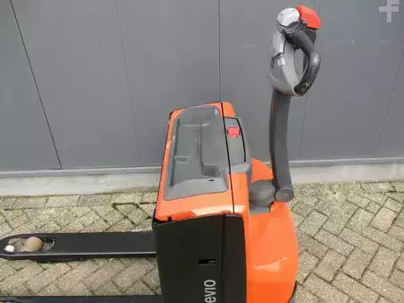 Transpaleta eléctrica 2019  Toyota LWE160 (3)