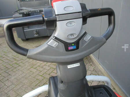 Transpallet elettrici 2020  Toyota LPE250 (9)