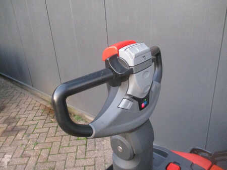 Ruční vysokozdvižný vozík 2016  Toyota SPE120 (10)