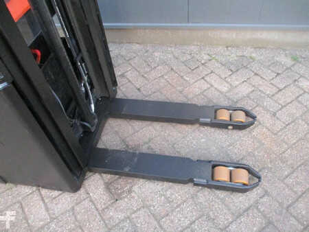 Ruční vysokozdvižný vozík 2016  Toyota SPE120 (9)